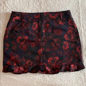 Beautiful floral mini skirt 🌹🖤